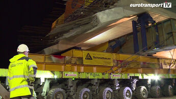 1500 Tonnen wiegt das fertige Bauwerk, als es die Schwerlastexperten der Firma Schmidbauer zum Transport übernehmen. Statt Superkran kommen 56 hydrostatisch angetriebene Achslinien von Scheuerle zum Einsatz.   