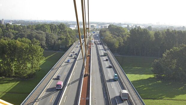 A40 NRW Brücke Infrastruktur Neuenkamp Duisburg