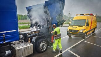 ADAC, Feuer, Brand, Lkw, Gefahr