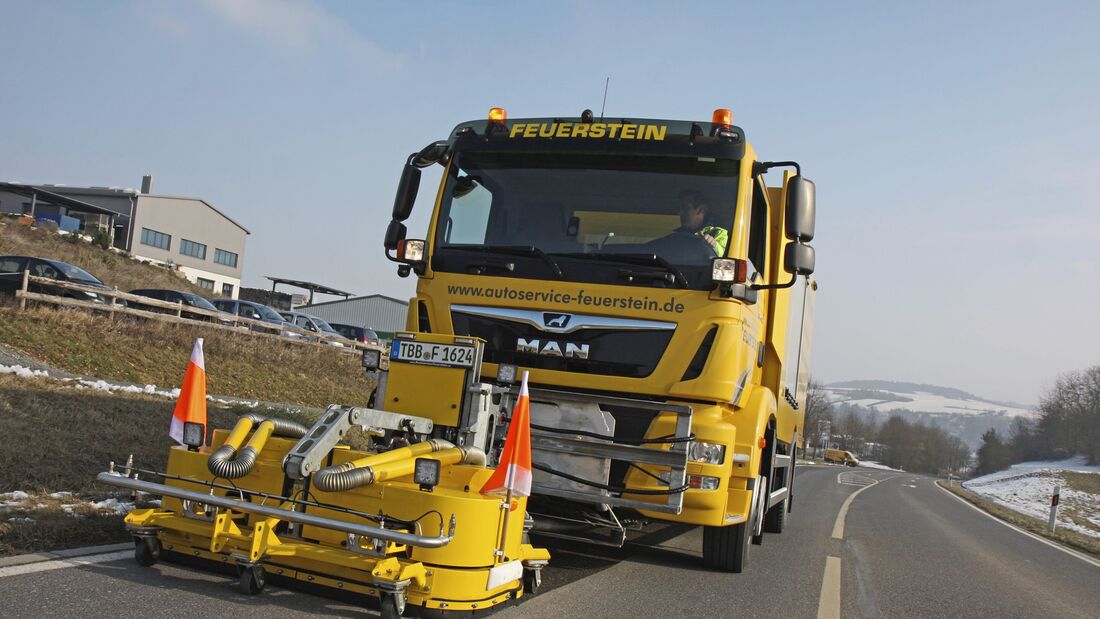 Abeschleppdienst, Ölspur, Unfall, Tator, Reiniger, Truckjob FF 6/2018.