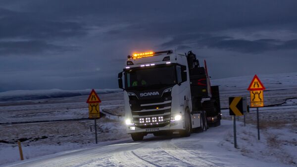 Abteneuer Lkw-fahren in Island im Winter