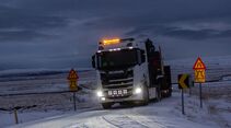 Abteneuer Lkw-fahren in Island im Winter