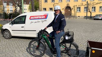 Achim Schäflein testet das Lastenrad