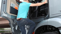 Actros ein dreistufieger Kabineneinstieg