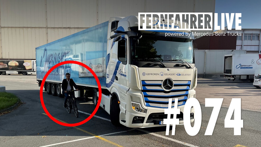 Actros mit Fahrradfahrer im toten Winkel