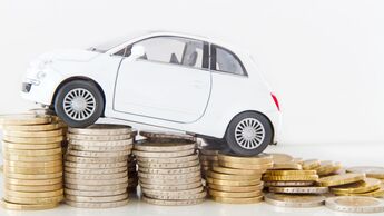 AdobeStock  auto auf geldmünzen