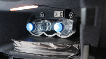 Alfa Romeo Giulietta 1.4 TB 16V, Getränkehalter, Handschuhfach, Detail