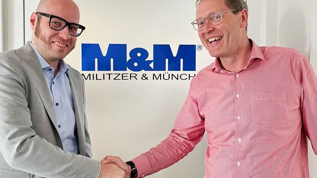 Auf dem Bild: Automobil-Logistik-Experte Uwe Moser (links) und Holger Seehusen, Geschäftsführer, M&M Militzer & Münch Deutsche Holding GmbH