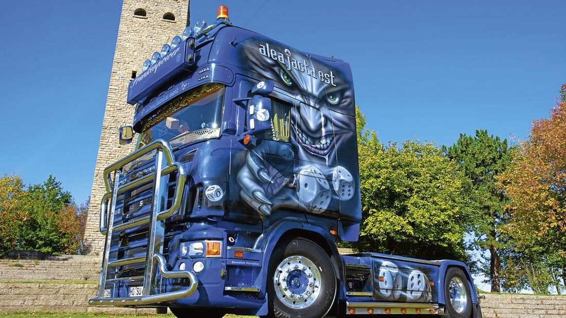 Aufmacher, Scania vor Turm
