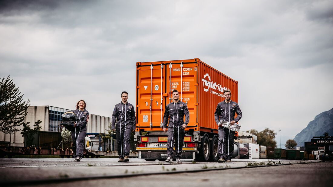 Auszubildende organisieren den Transport für die ÖWF-Mars-Analog-Mission.