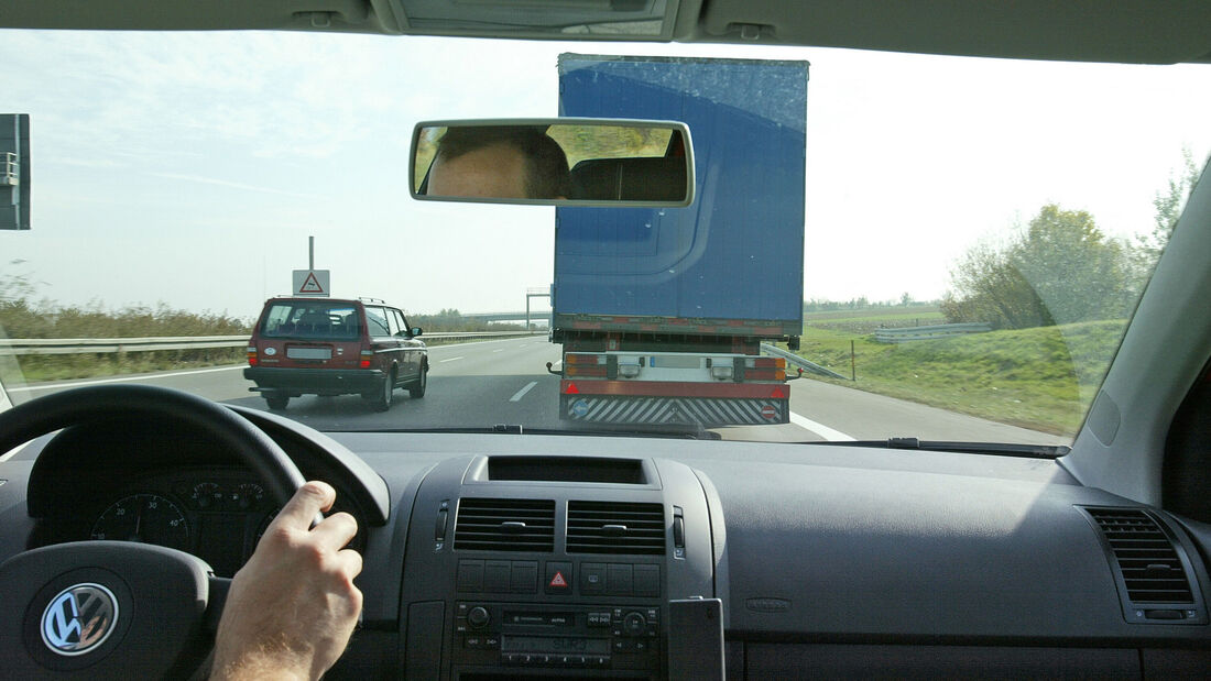 Autobahn, Verkehr, Lkw, Pkw, Autofahrer, Auffahren, Autobahnkanzlei FF 9/2023