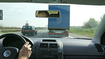 Autobahn, Verkehr, Lkw, Pkw, Autofahrer, Auffahren, Autobahnkanzlei FF 9/2023