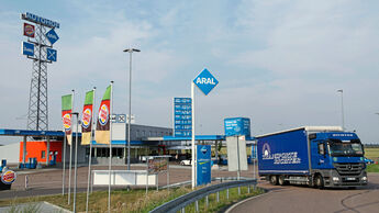 Autohof Bitterfeld Truckstop Böwing Osten Aral Leipzig Dessau Abfahrt 12 mediterann Eichler Löseke Lippetal Theeßen Tagungsraum Essen Koch Restaurant Porta Westfalica Stammpersonal Fahrer Burger King Buffet Shop