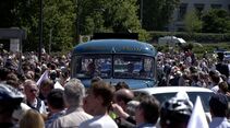 Automobilsommer 2011, MB O 3500, Bad in der Menge beim Geburtstagscorso