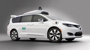 Autonom fahrender Van Chrysler Pacifica von Waymo