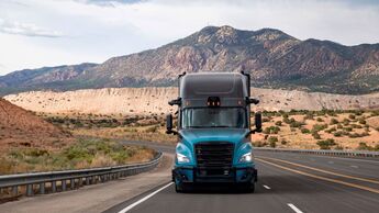 Autonome Lkw: Daimler Truck Tochtergesellschaft Torc Robotics kooperiert mit führenden U.S. Logistikunternehmen

Daimler Truck’s independent subsidiary Torc Robotics collaborates with leading logistics companies on autonomous trucking