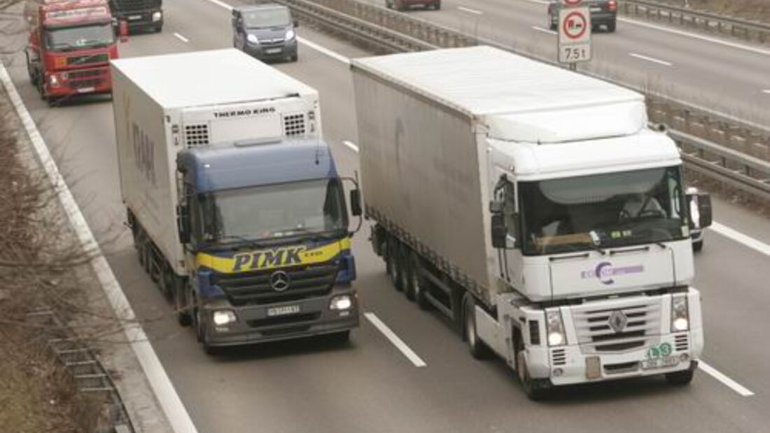 BASt: Sattelzüge machen Autobahnen zu schaffen