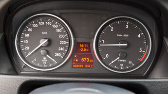 BMW X1 s-Drive 20d, Rundinstrumente, Tacho