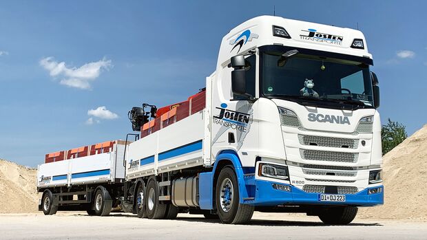 Baustoff-Kranwagen von Josten Transporte