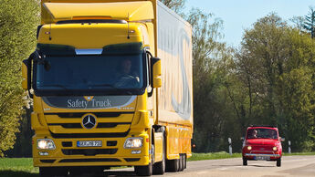 Beeindruckende Technik - das Notbremssystem ABA von Mercedes im FERNFAHRER-Test.