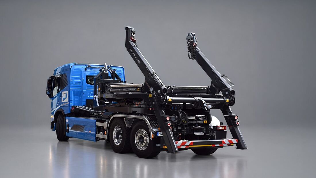 Bei GEKA waren bislang zwei Diesel-Lkw für unterschiedliche Transportaufgaben nötig. Ein Volvo FM Electric soll beide ersetzen – mit einem ungewöhnlichen Wechsel zwischen Abroll- und Absetzkipper.