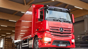 Bei der Fahrveranstaltung „Distribute & Collect“ kann unter anderem der Mercedes-Benz Antos