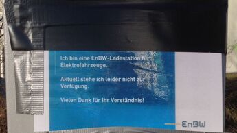 Bei sensiblem Umgang mit dem Fahrpedal und Außentemperaturen von rund fünf Grad Celsius schafft der Kangoo Z.E. etwa 65 Kilometer.