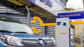 Bei sensiblem Umgang mit dem Fahrpedal und Außentemperaturen von rund fünf Grad Celsius schafft der Kangoo Z.E. etwa 65 Kilometer.
