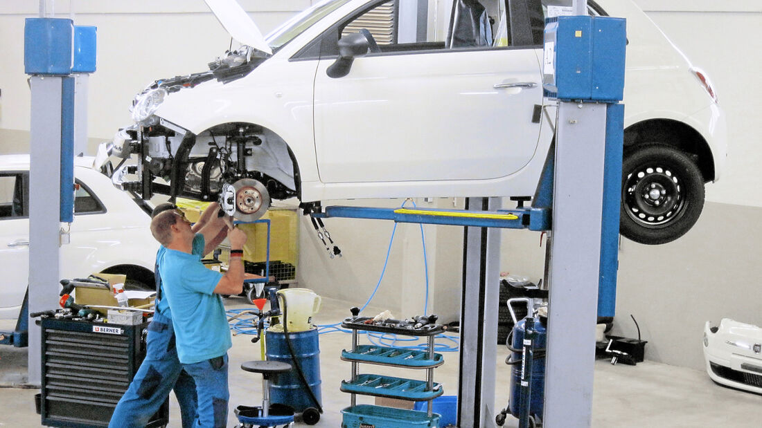 Beim Auto-Service und Umschlag-Center Mosolf (ACM) entstehen Kleinserien und Umbauten.
