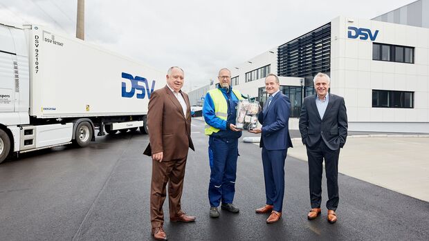 Betriebsstart des DSV-Standorts am Duisburger Hafen