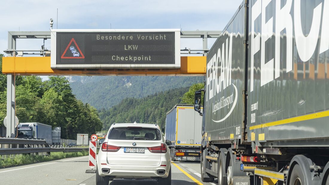 Bilder einer Lkw-Blockabfertigung auf der Inntal-Autobahn A12 in Tirol
