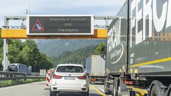 Bilder einer Lkw-Blockabfertigung auf der Inntal-Autobahn A12 in Tirol