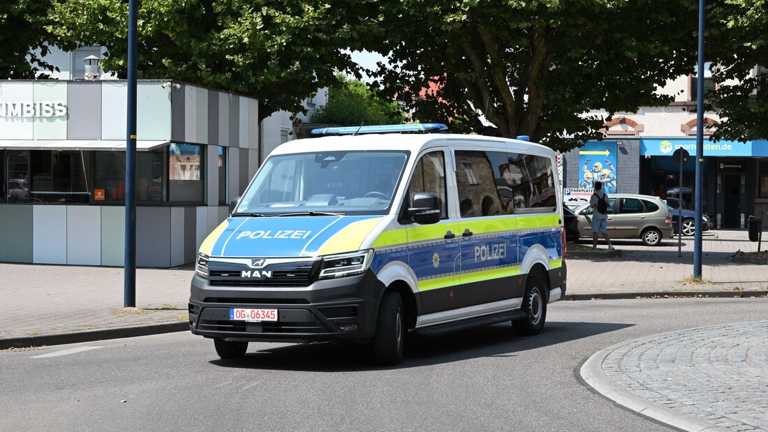 Bis zu 1.000 neue Transporter können Bundespolizei und Bereitschaftspolizeien in den kommenden vier Jahren erhalten. Als Basis dient der MAN TGE 3.180 – den eigentlichen Polizeiumbau übernimmt ein Spezialist.