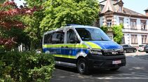 Bis zu 1.000 neue Transporter können Bundespolizei und Bereitschaftspolizeien in den kommenden vier Jahren erhalten. Als Basis dient der MAN TGE 3.180 – den eigentlichen Polizeiumbau übernimmt ein Spezialist.