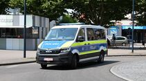 Bis zu 1.000 neue Transporter können Bundespolizei und Bereitschaftspolizeien in den kommenden vier Jahren erhalten. Als Basis dient der MAN TGE 3.180 – den eigentlichen Polizeiumbau übernimmt ein Spezialist.