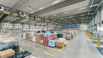 Blick in das neue Umschlaglager von Food Logistics in Freiburg