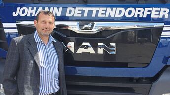 Blockabfertigung Lkw Kieferfelden Österreich Porträt GF Georg Dettendorfer
