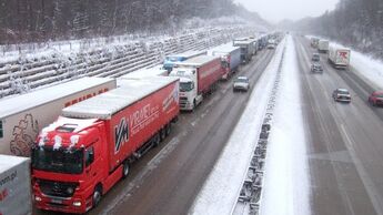 Blockabfertigung am Albaufstieg/A8