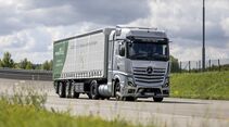 Brennstoffzellen-Lkw im Logistikeinsatz: Start der kundennahen Erprobungen von Mercedes-Benz GenH2 Trucks

