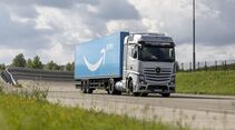 Brennstoffzellen-Lkw im Logistikeinsatz: Start der kundennahen Erprobungen von Mercedes-Benz GenH2 Trucks

