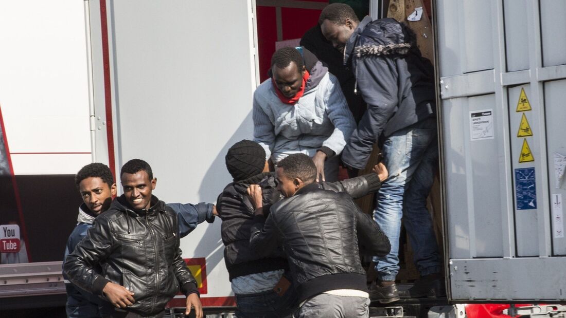 CALAIS - MIGRANTS