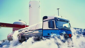 Carbo-Lkw bei der Auslieferung von Kohlensäure.
