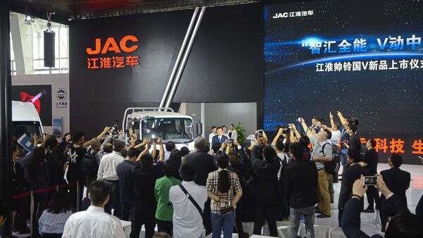 China Messe Genlyon Jinlomg AC Bua Chinese Truck Year Ctoy CN Boss Vollelektrobus hino Chana 