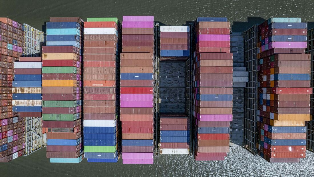 Container, KV, Kombinierter Verkehr, Schiff