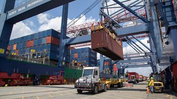 Container-Terminal am Hafen von New York