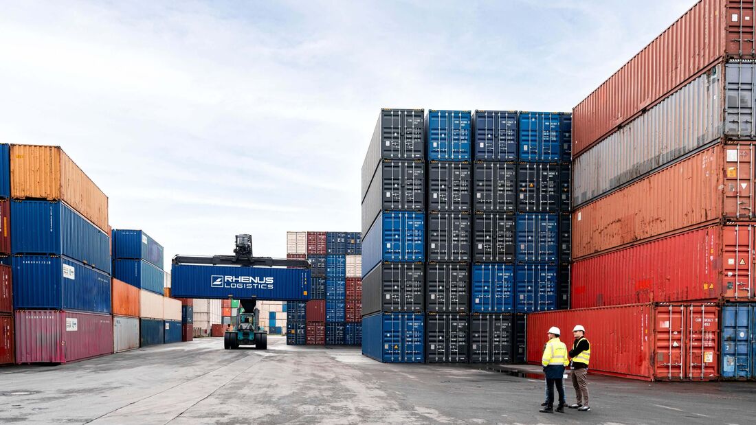 Container-Umschlag am Rhenus-Terminal