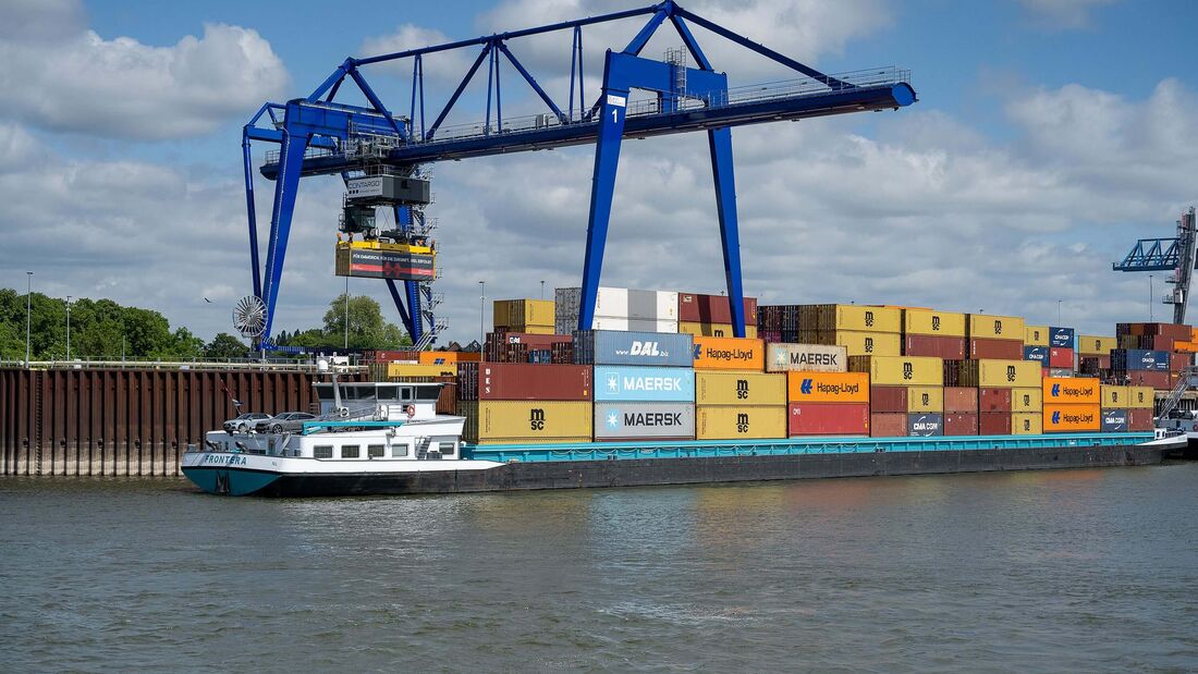 Containerkran von Contargo Rhein-Waal-Lippe im Hafen Emmerich