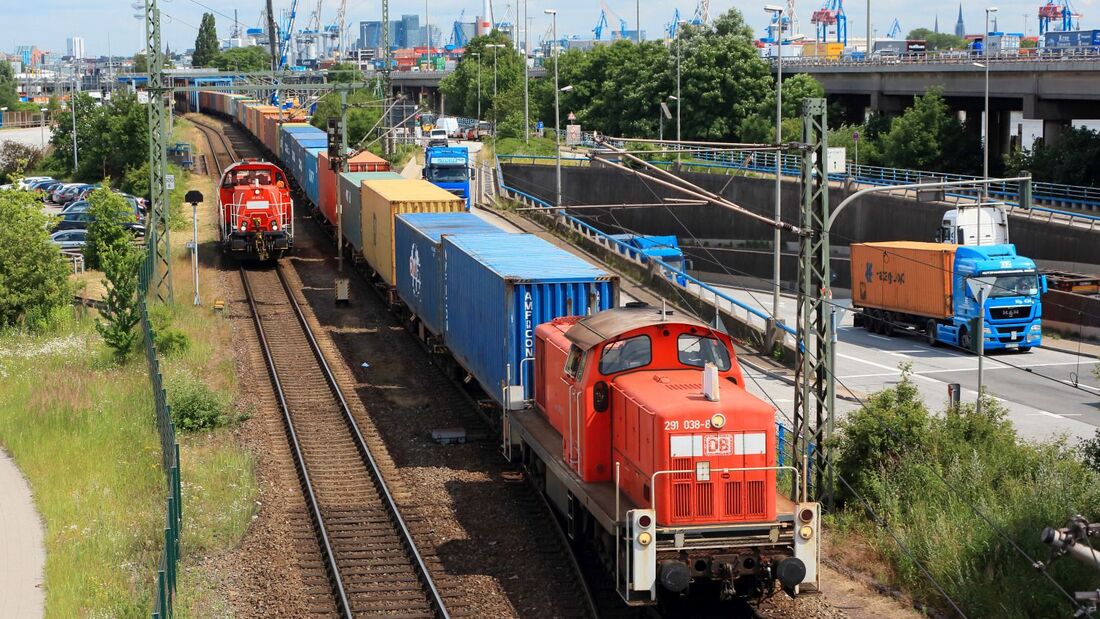 Containerzug vom HHLA Containerterminal Burchardkai