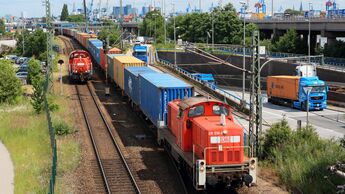 Containerzug vom HHLA Containerterminal Burchardkai