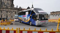 Corona-Bus-Korso durch Dresden